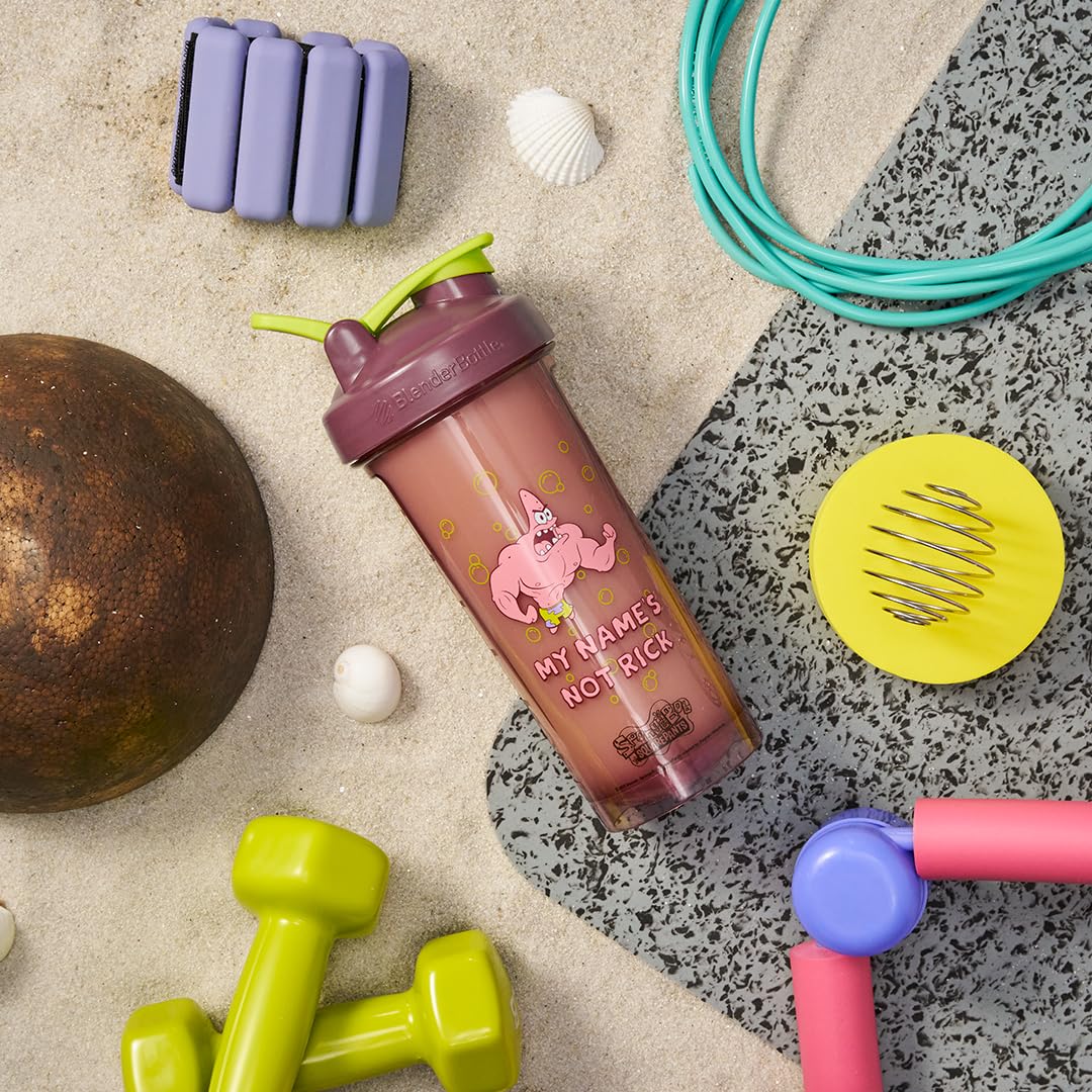 BlenderBottle Pro28 en uso en gimnasio, mezcla rápida y transporte cómodo