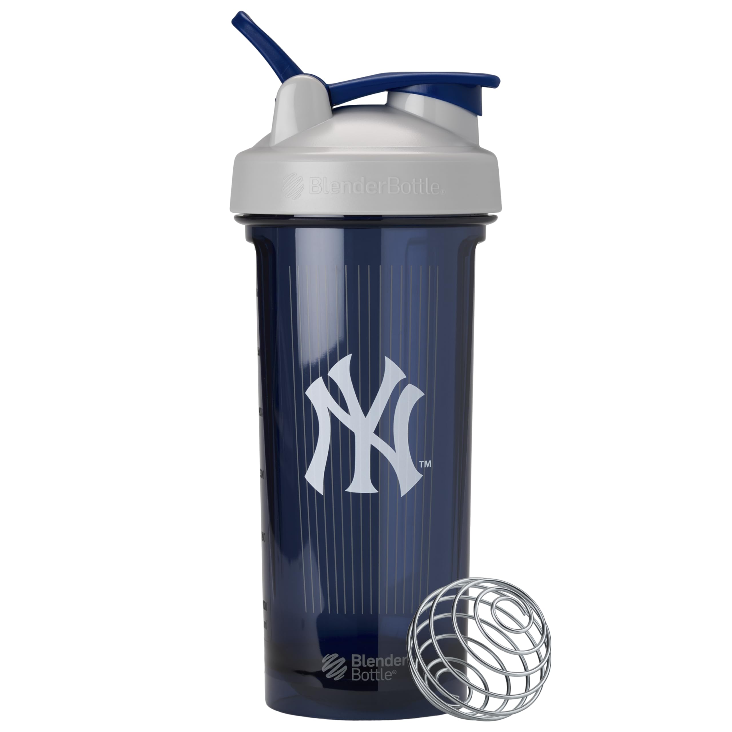 BlenderBottle vista frontal edición New York Yankees con diseño gris y azul, transporte fácil