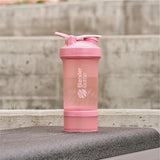 BlenderBottle ProStak en uso durante entrenamiento, mezcla rápida y portátil