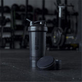 BlenderBottle ProStak en mochila de gimnasio, transporte cómodo y seguro