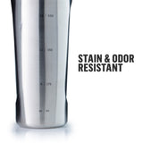 BlenderBottle Radian en uso en gimnasio mezclando batido sin fugas
