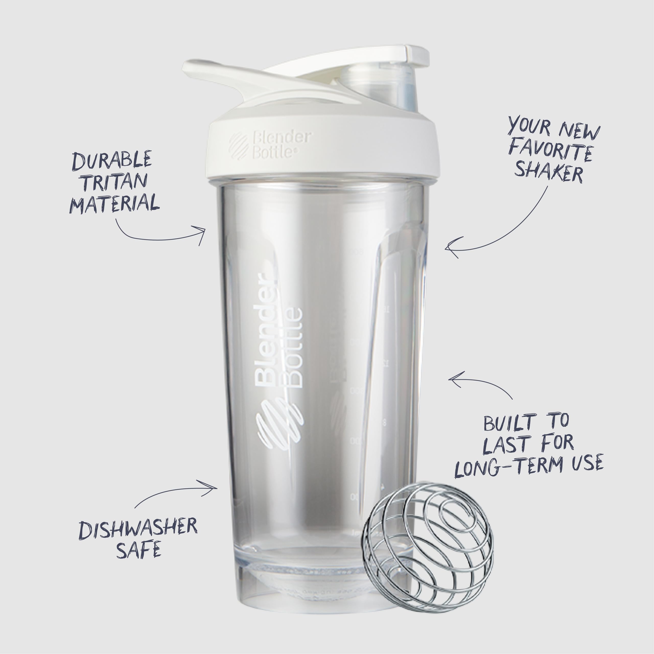 Primer plano de la BlenderBall de acero inoxidable en la BlenderBottle Strada para mezclas homogéneas