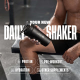 BlenderBottle Strada en bolsa de gimnasio demostrando portabilidad y aislamiento