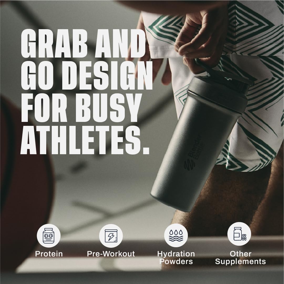 BlenderBottle Strada Sleek usada en gimnasio para preparar batidos rápidamente