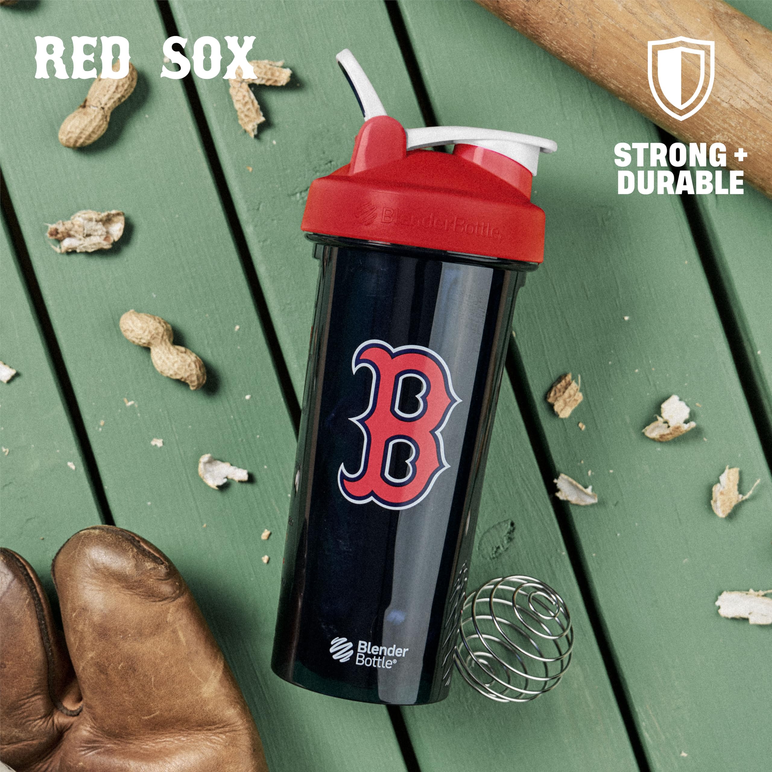 BlenderBottle con tapa abierta y SpoutGuard protegiendo el pico para higiene fácil
