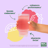 Vaso con mezcla Bloom Nutrition en uso antes del entrenamiento indicando energía sostenida
