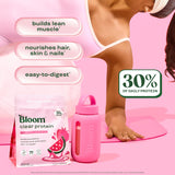 Bloom Nutrition bebida mezclada en vaso con hielo, refrescante y ligera