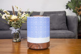 BlueHills tapa con textura madera oscura que aporta estilo decorativo