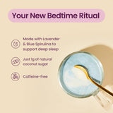 Blume latte servido en taza cremoso, ideal para relajación nocturna