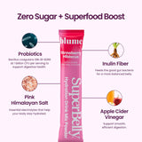Vaso con bebida fresa hibisco Blume SuperBelly lista para beber, hidratación rápida