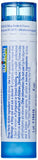Boiron Ignatia Amara 30C primer plano de gránulos, textura fácil de disolver