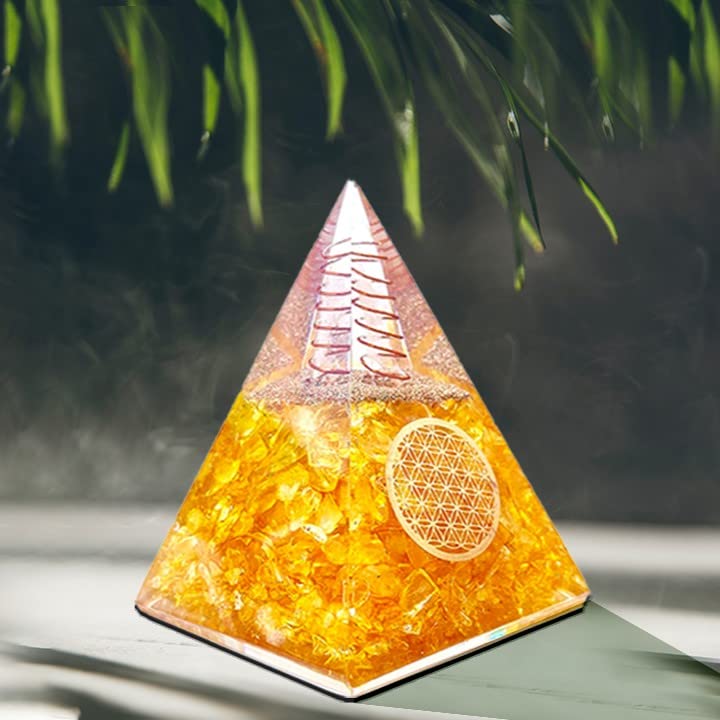BOMBAY CRYSTALS EXPORT pirámide como objeto decorativo en sala, añade calidez