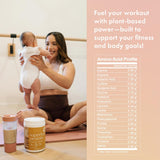 Madre con bebé disfrutando un batido Boobie Body, apoyo nutricional en maternidad