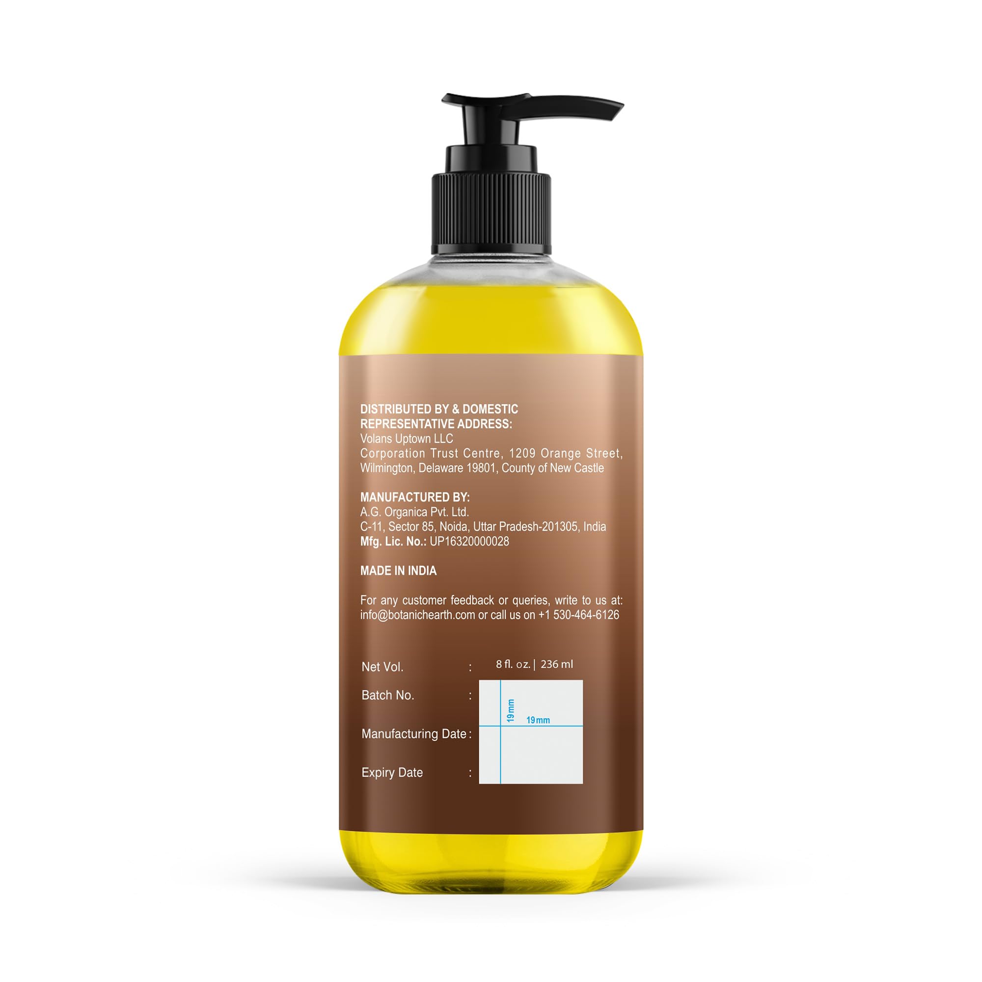 Botanic Hearth botella junto a una mano para comparar tamaño real de 8 fl oz