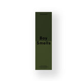 Boy Smells primer plano de superficie del líquido y varillas que sugiere calidad