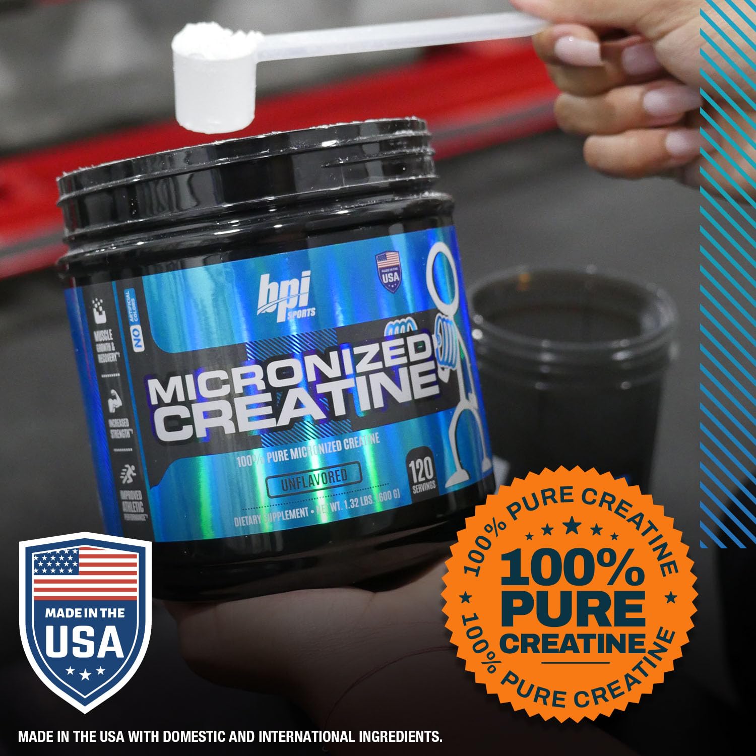BPI Sports creatina junto a una cuchara medidora para comparar tamaño y dosis