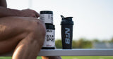 BARE PERFORMANCE NUTRITION envase dentro de mochila de ciclismo para entrenamiento en ruta