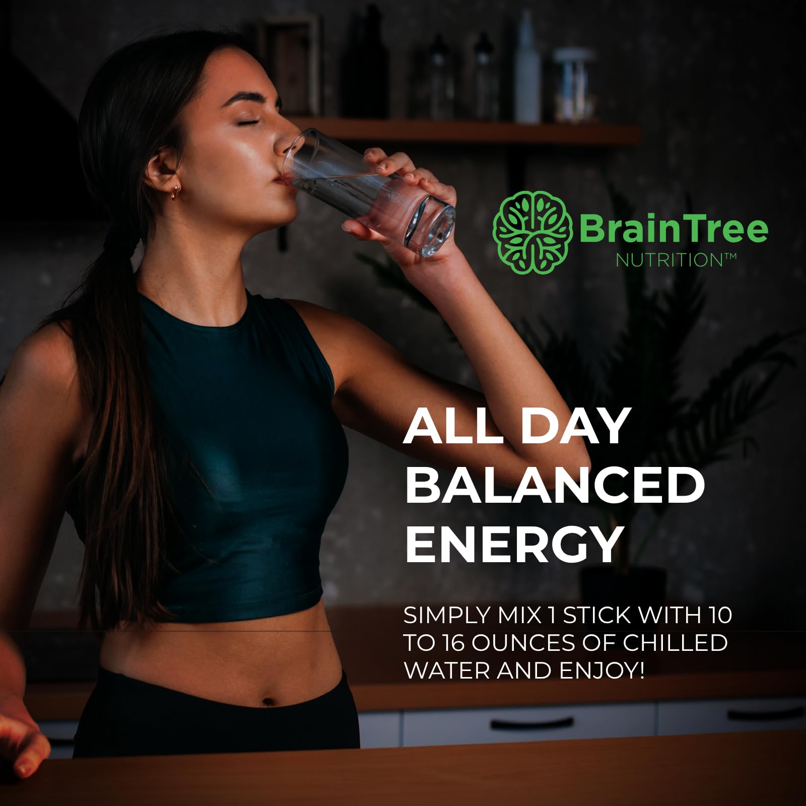 BrainTree Nutrition sobre en mano para comparar tamaño y portabilidad práctica