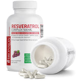 Bronson Resveratrol frasco en mesa de cocina sugiriendo integración en rutina diaria