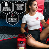 BSN SYNTHA-6 EDGE textura cremosa vertida en vaso para resaltar la experiencia tipo milkshake