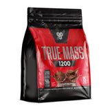 BSN deportista bebiendo TRUE-MASS tras sesión intensa para recuperación