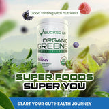 Bucked Up primeros planos de chlorella, kale y espinaca como fuentes vegetales
