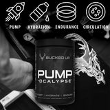Bucked Up polvo disuelto en vaso facilitando consumo pre entreno