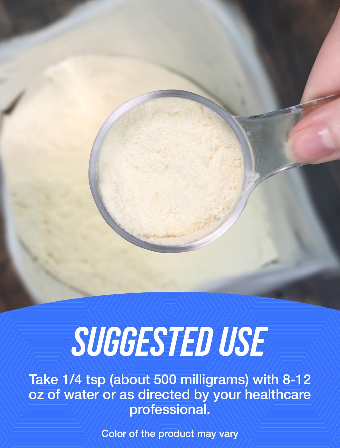BulkSupplements comparación de tamaño con una cuchara y el envase para escala