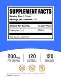 BulkSupplements primer plano de cápsula blanda CoQ10 mostrando su forma fácil de tragar