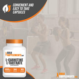 BulkSupplements cápsulas sobre mesa de entrenamiento para rutina activa