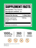 BulkSupplements cápsulas de hoja de mullein en primer plano para ver textura