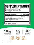 BulkSupplements textura del polvo de nattokinasa en primer plano, fácil disolución