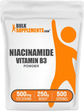 BulkSupplements frasco frontal de niacinamida en polvo, envase informativo y confiable