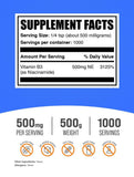 BulkSupplements primer plano del polvo de niacinamida que muestra textura fina y mezcla fácil