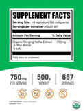 BulkSupplements primer plano de polvo de ortiga mostrando textura fina y uniformidad