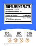 BulkSupplements cápsula P5P en mano para medir dosis práctica y cómoda