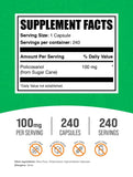 BulkSupplements primer plano de una cápsula de Policosanol que destaca su tamaño fácil de tragar
