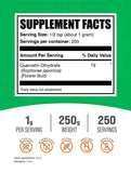 BulkSupplements textura en primer plano del polvo de quercetina, mezcla fácil y fina