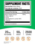 BulkSupplements primer plano del polvo de pimienta negra, textura fina y fácil de mezclar