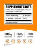 BulkSupplements textura del polvo L-Cysteine HCl mostrando solubilidad y fácil mezcla