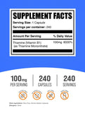 BulkSupplements cápsula de Thiamine Mononitrate detalle de textura y tamaño