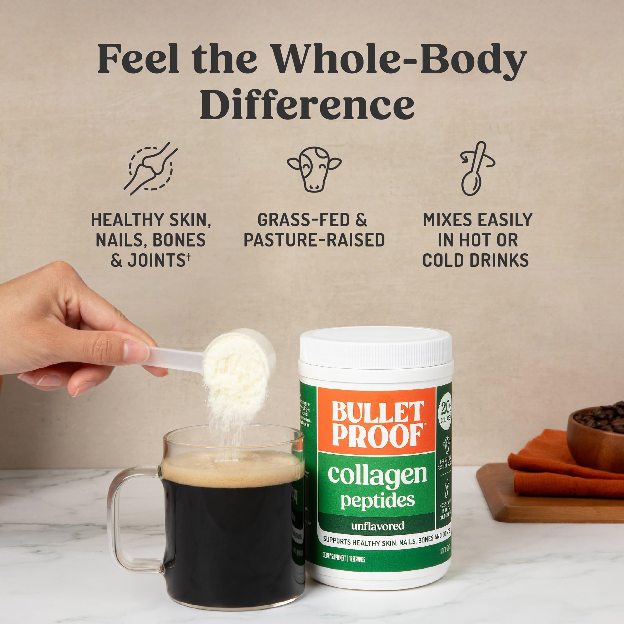 Bulletproof mezcla de Collagen Peptides en café para añadir proteínas sin sabor