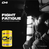Escena gym con C4 y toalla, marca C4 para entrenamientos más intensos