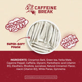Caffeine Break pouch en mano para comparar tamaño y portabilidad