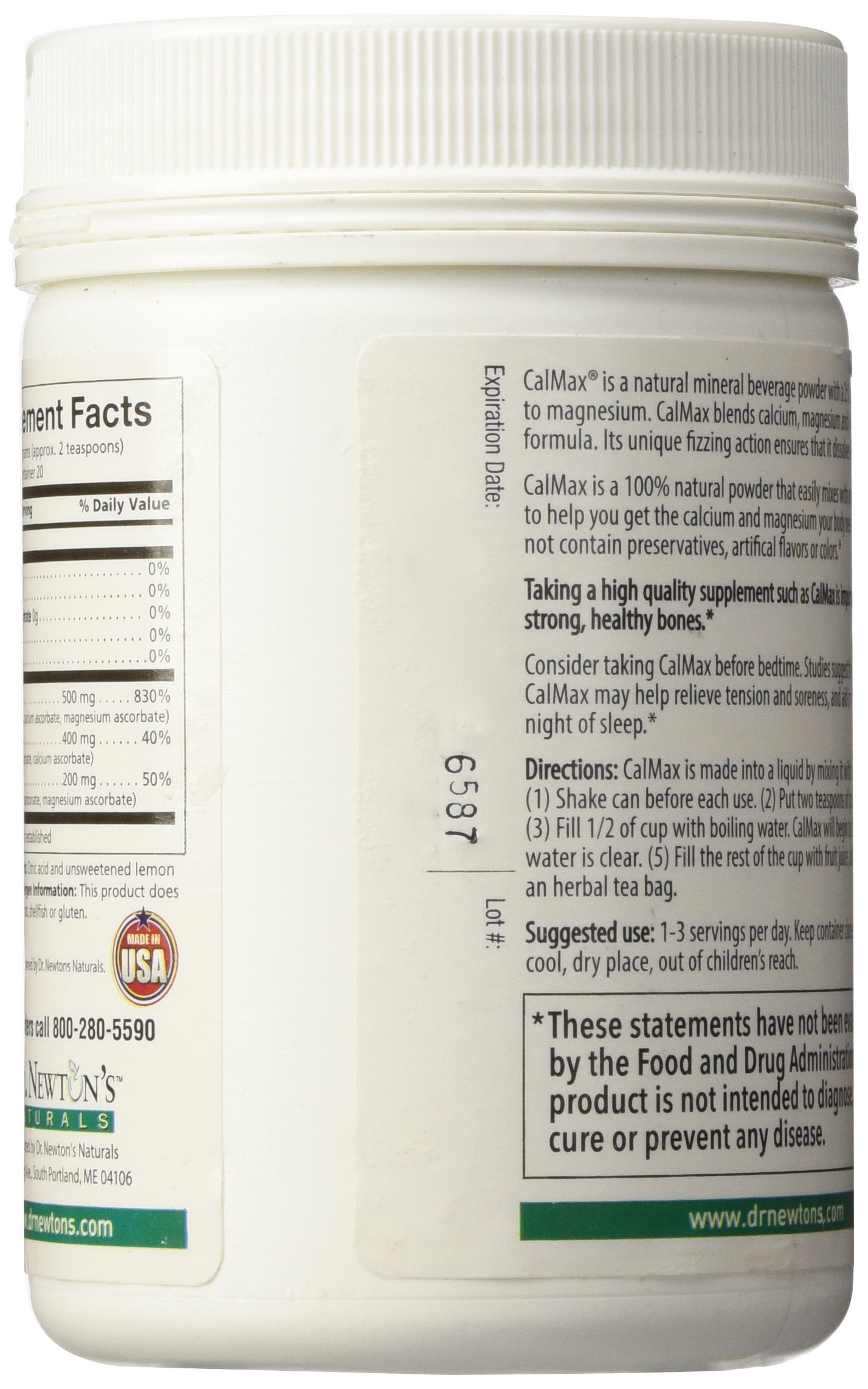 Cal-Max 2-0-0 en uso con un vaso de agua para una toma fácil y práctica