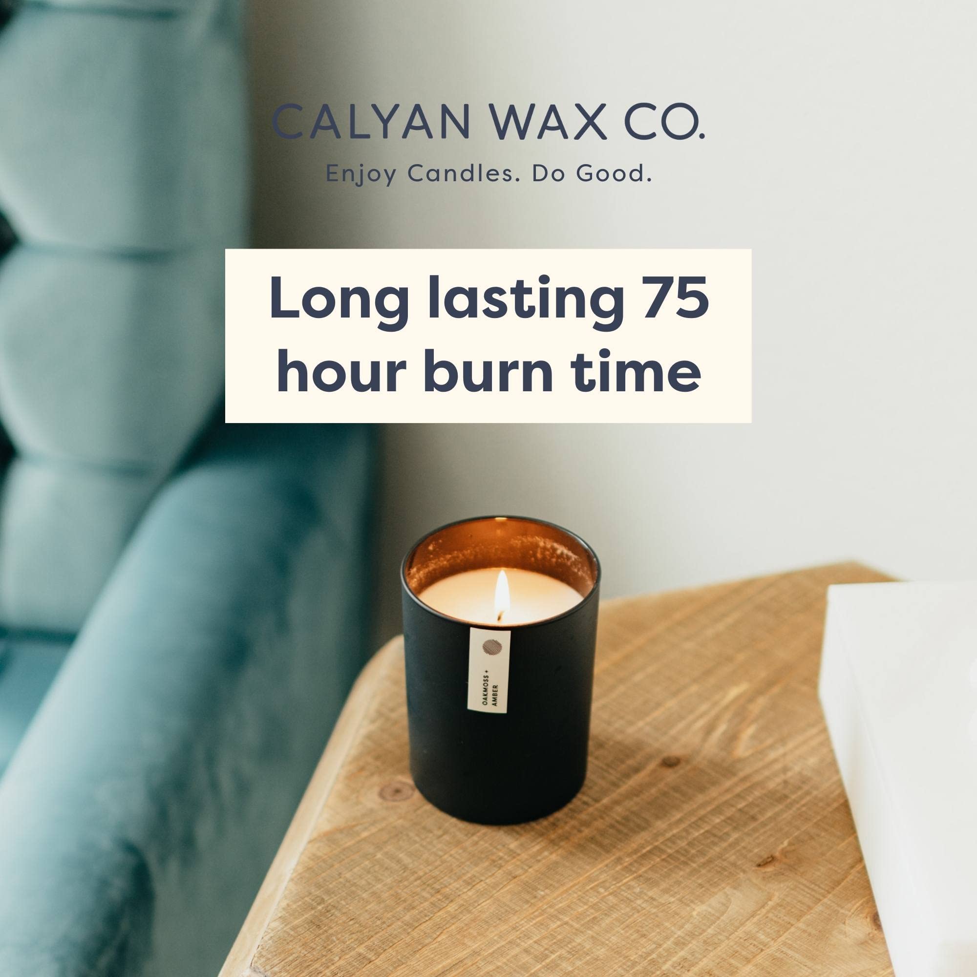Calyan Wax Co. vela al lado de objetos para ver su tamaño