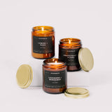 Calyan Wax Co. vela integrada en decoración de salón aportando ambiente