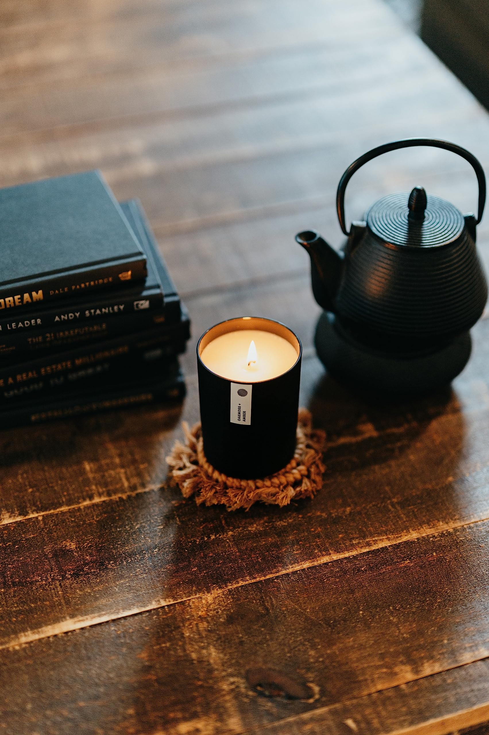 Calyan Wax Co. vela en salón mostrando cómo perfuma y realza ambientes