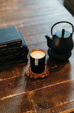 Calyan Wax Co. vela en salón mostrando cómo perfuma y realza ambientes