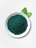 Carlyle spirulina en mesa de desayuno integrándose en recetas saludables